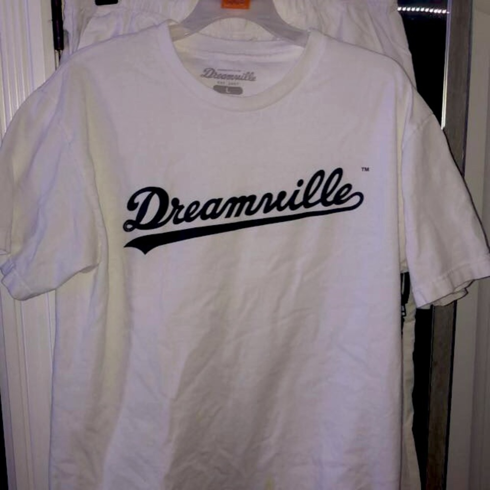 AUTHENTIC Mens Dreamville Tshirt
